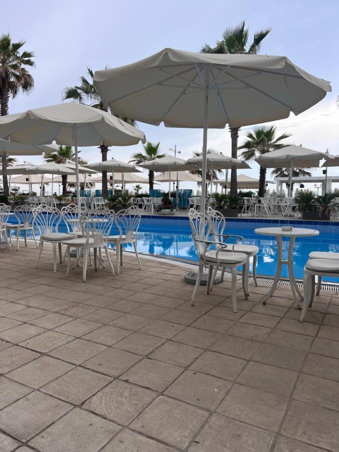 Blue City Apartment Durres Bagian luar foto